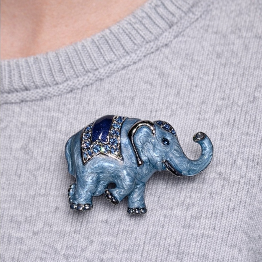 Elephant crystal brooch
